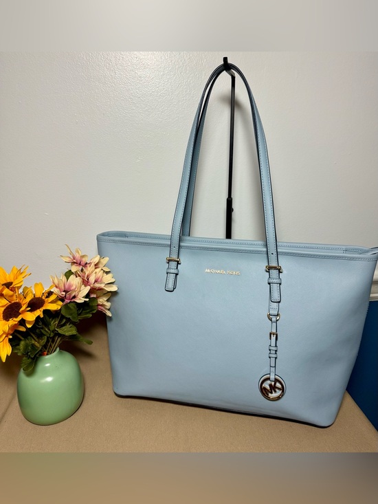 Michael Kors Handbags - Michael Kors Jet Set Travel Large Saffiano Leather Tote Bag EUC Laptop Section